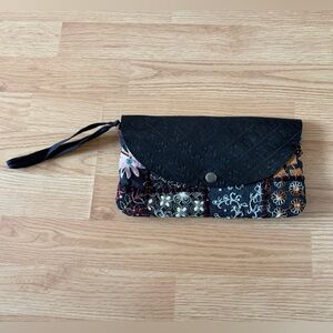 Elegant Black and Multicolor Women's Clutch